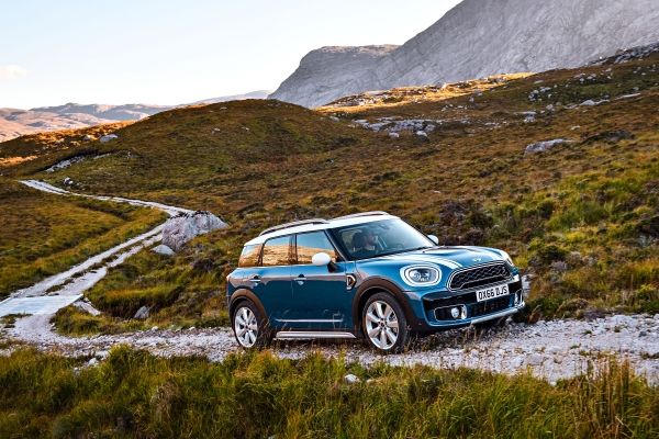 P90240608_lowRes_mini-cooper-s-countr.jpg