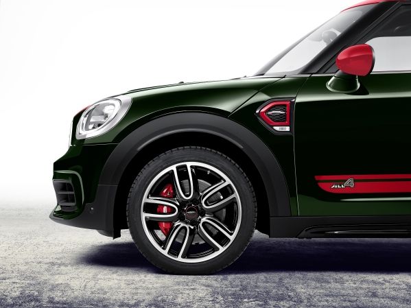 P90244736_lowRes_mini-john-cooper-wor.jpg