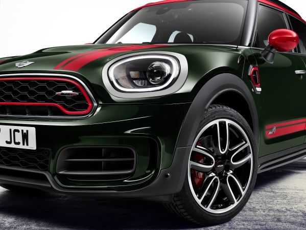 P90244737_lowRes_mini-john-cooper-wor.jpg