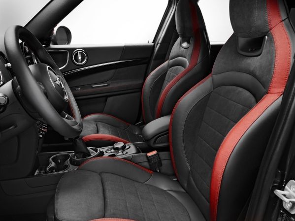 P90244748_lowRes_mini-john-cooper-wor.jpg