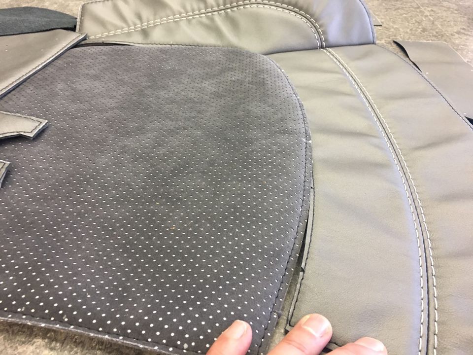 Nappa Titan Pearl in combi met Alcantara Starlight perforatie.jpg