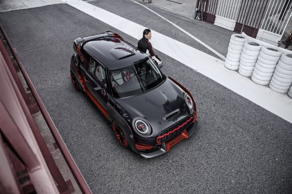 P90275445_lowRes_mini-john-cooper-wor.jpg
