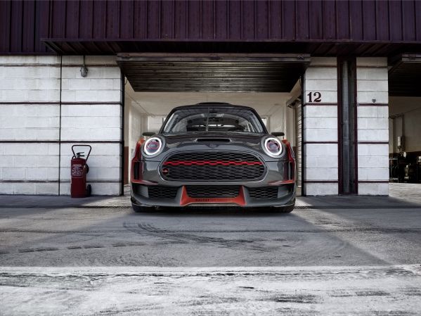 P90275447_lowRes_mini-john-cooper-wor.jpg