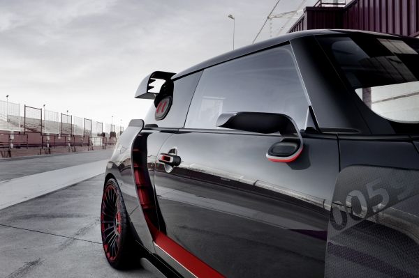 P90275449_lowRes_mini-john-cooper-wor.jpg