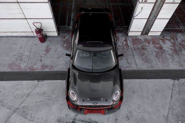P90275451_lowRes_mini-john-cooper-wor.jpg