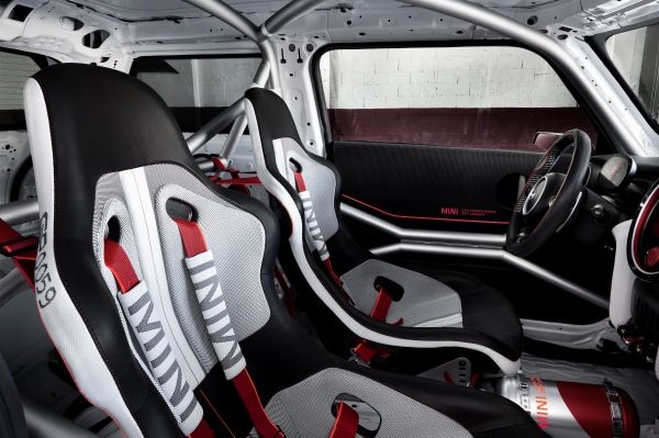 P90275458_lowRes_mini-john-cooper-wor.jpg