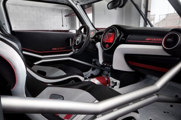 P90275461_lowRes_mini-john-cooper-wor.jpg