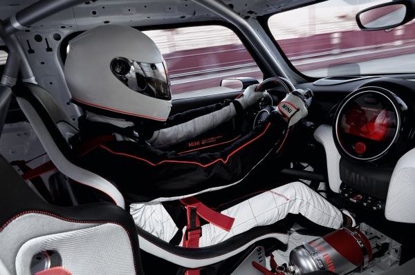 P90275463_lowRes_mini-john-cooper-wor.jpg