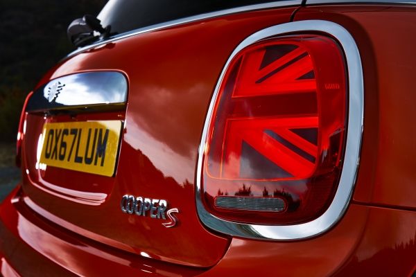 P90289428_lowRes_mini-led-rear-lights.jpg