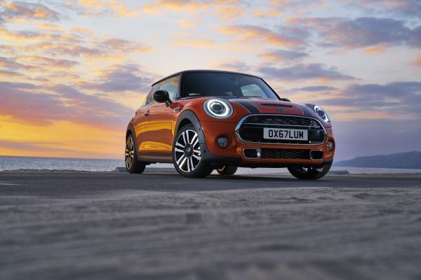P90289498_lowRes_mini-cooper-s-3-door.jpg