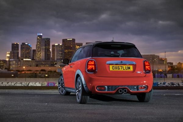 P90289522_lowRes_mini-cooper-s-3-door.jpg