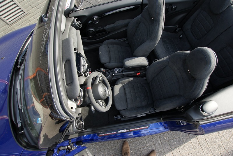 JCW in Alcantara look 0 - kopie.jpg