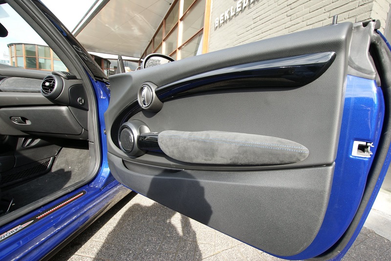 JCW in Alcantara look 11 - kopie.jpg
