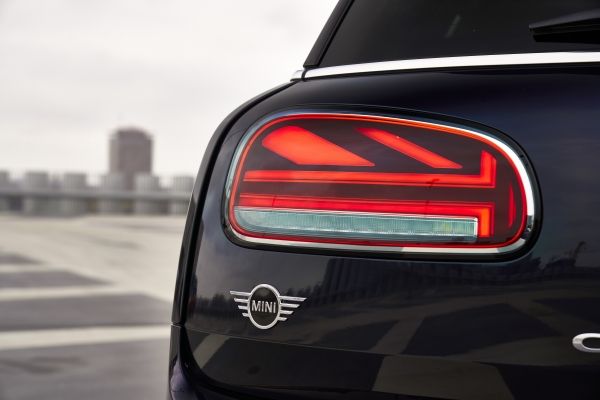 P90344305_lowRes_mini-cooper-s-clubma.jpg